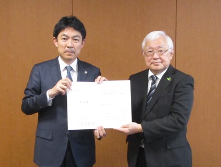郡山市への要望書提出の様子
